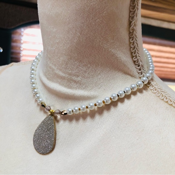 Handcrafted repurpose sparkle teardrop pendant Czech glass Pearl necklace - Picture 4 of 8